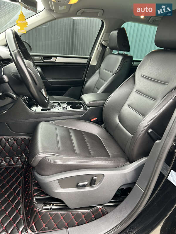 Внедорожник / Кроссовер Volkswagen Touareg 2013 в Полтаве