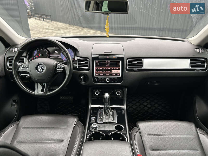 Внедорожник / Кроссовер Volkswagen Touareg 2013 в Полтаве