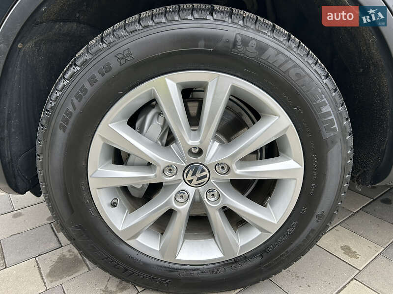 Внедорожник / Кроссовер Volkswagen Touareg 2013 в Полтаве