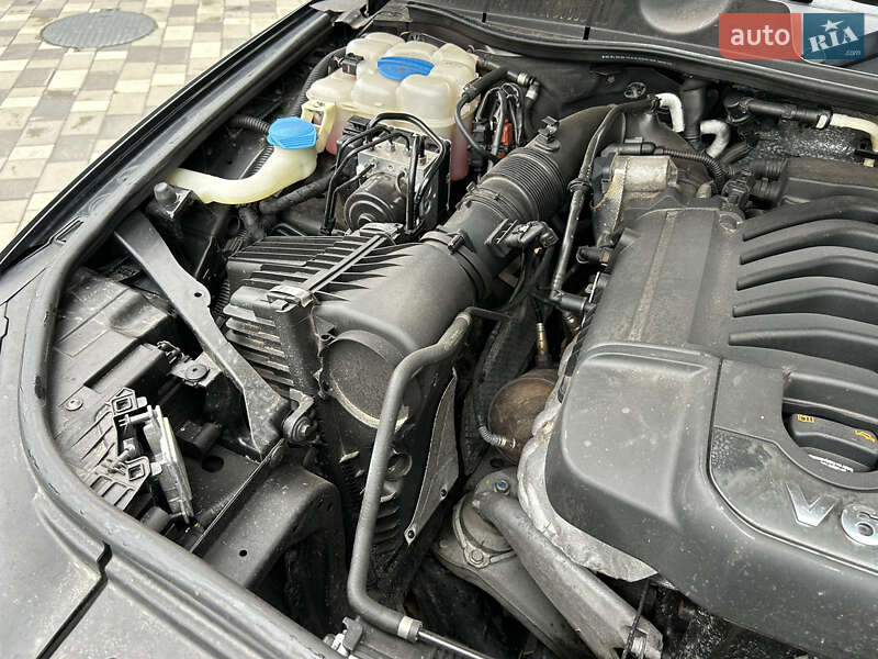 Внедорожник / Кроссовер Volkswagen Touareg 2013 в Полтаве