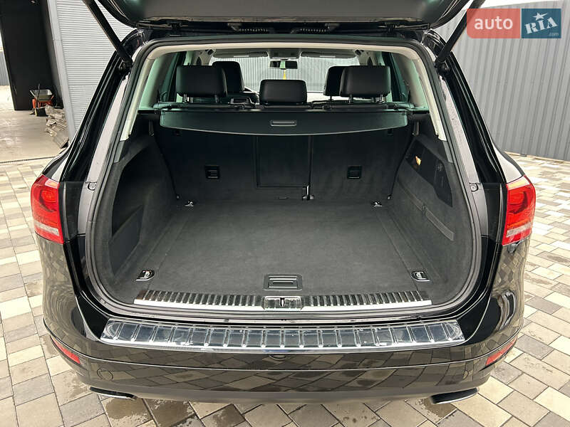 Внедорожник / Кроссовер Volkswagen Touareg 2013 в Полтаве
