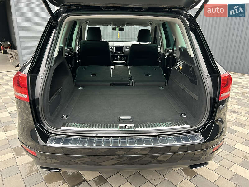 Внедорожник / Кроссовер Volkswagen Touareg 2013 в Полтаве