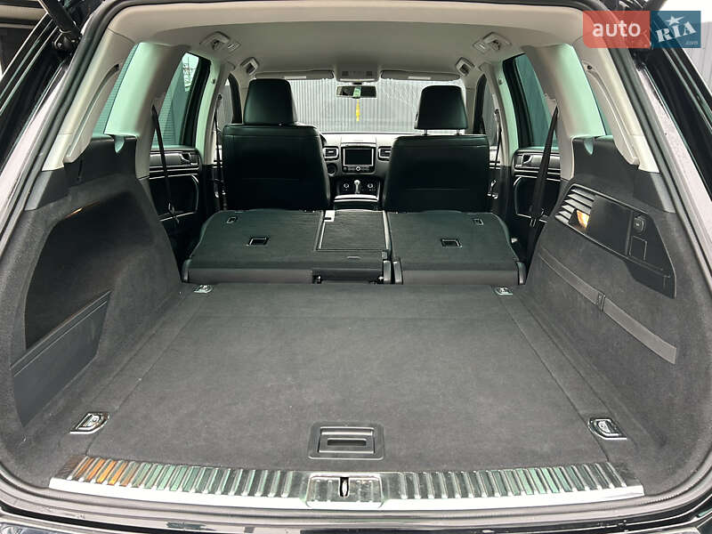 Внедорожник / Кроссовер Volkswagen Touareg 2013 в Полтаве
