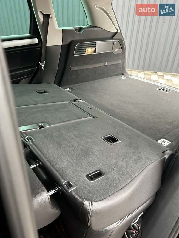 Внедорожник / Кроссовер Volkswagen Touareg 2013 в Полтаве