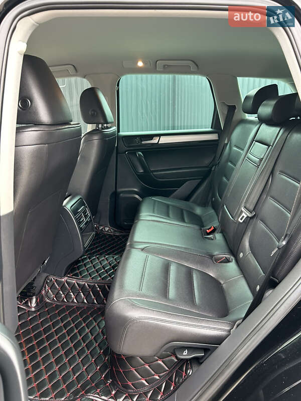 Внедорожник / Кроссовер Volkswagen Touareg 2013 в Полтаве