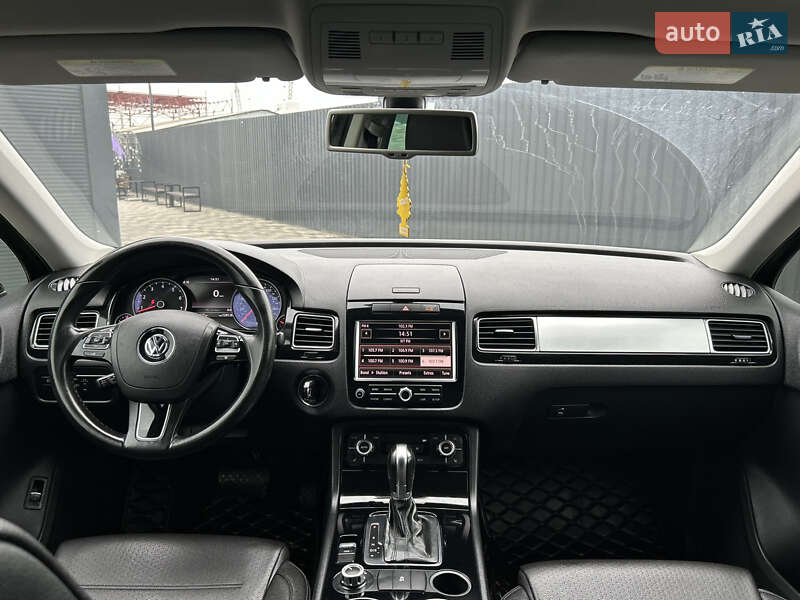 Внедорожник / Кроссовер Volkswagen Touareg 2013 в Полтаве