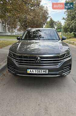 Внедорожник / Кроссовер Volkswagen Touareg 2021 в Киеве