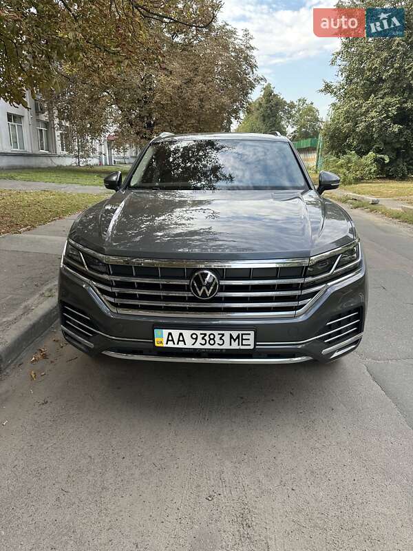 Позашляховик / Кросовер Volkswagen Touareg 2021 в Києві