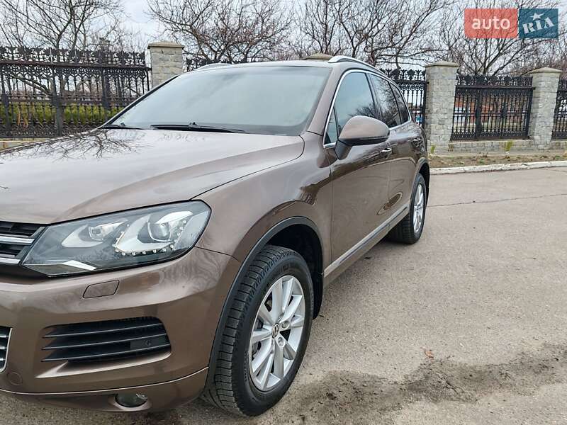 Внедорожник / Кроссовер Volkswagen Touareg 2013 в Харькове