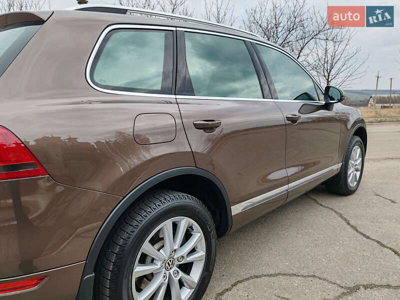 Внедорожник / Кроссовер Volkswagen Touareg 2013 в Харькове