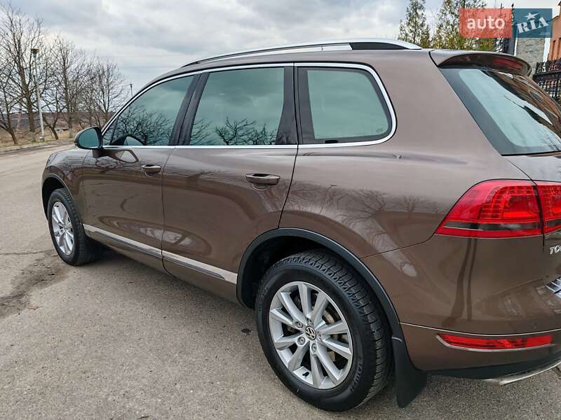 Внедорожник / Кроссовер Volkswagen Touareg 2013 в Харькове