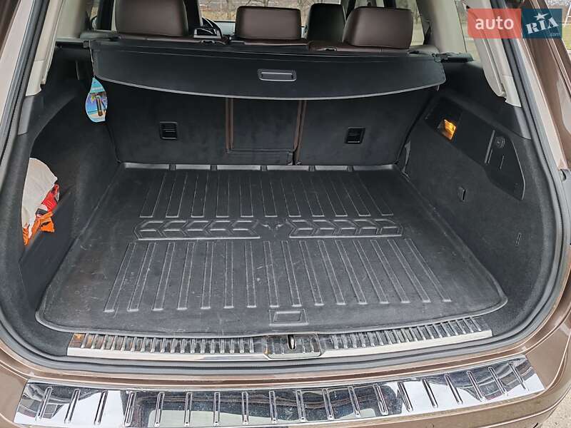 Внедорожник / Кроссовер Volkswagen Touareg 2013 в Харькове