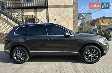 Позашляховик / Кросовер Volkswagen Touareg 2014 в 