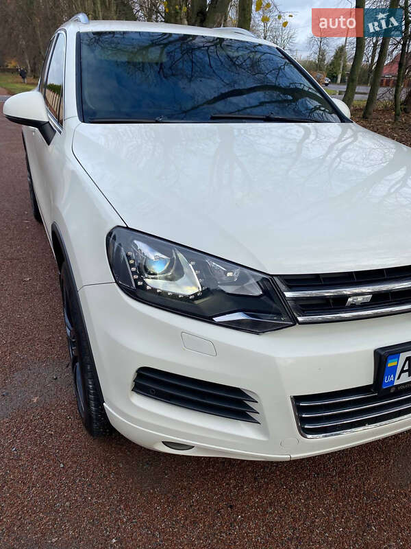 Позашляховик / Кросовер Volkswagen Touareg 2011 в Василькові