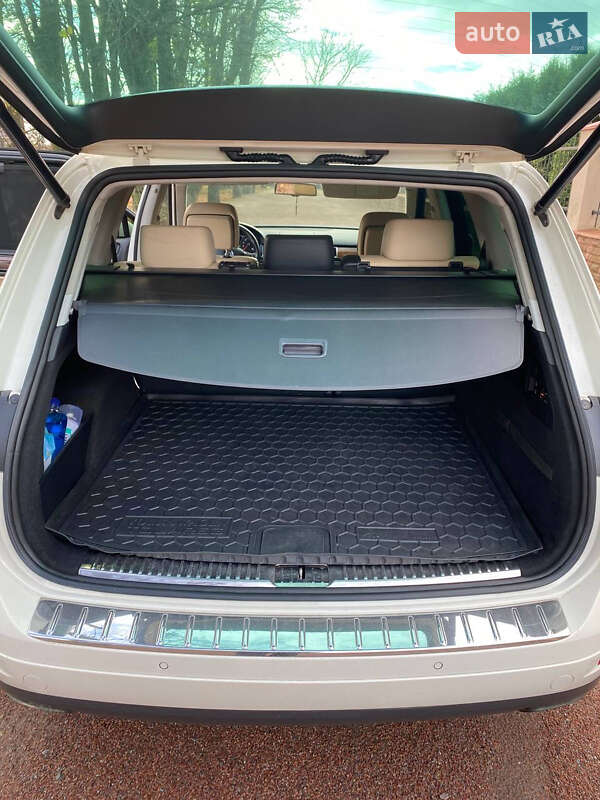 Позашляховик / Кросовер Volkswagen Touareg 2011 в Василькові