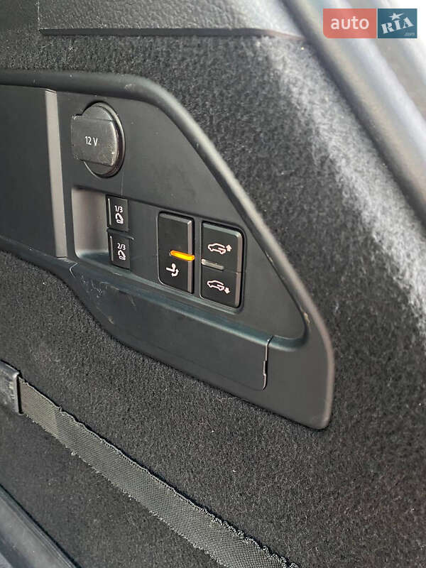 Позашляховик / Кросовер Volkswagen Touareg 2011 в Василькові