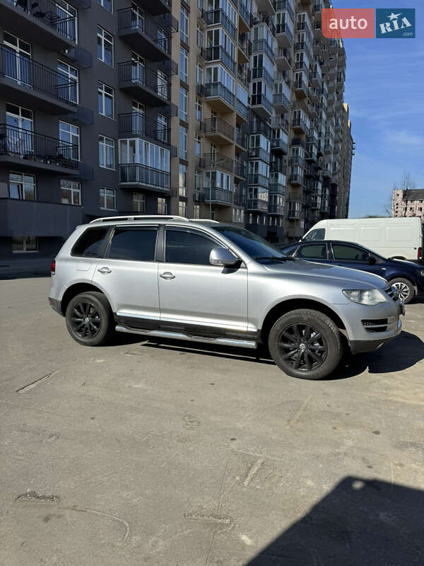 Внедорожник / Кроссовер Volkswagen Touareg 2007 в 