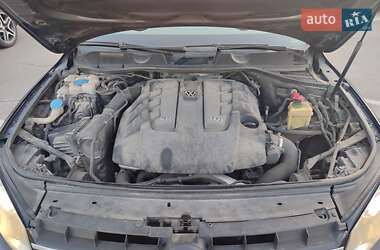 Позашляховик / Кросовер Volkswagen Touareg 2013 в 