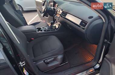 Позашляховик / Кросовер Volkswagen Touareg 2013 в 