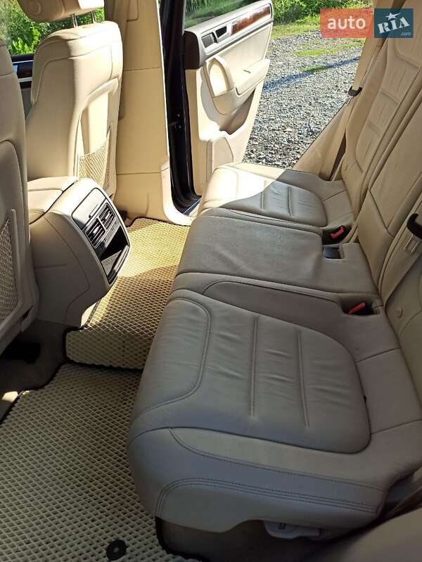 Позашляховик / Кросовер Volkswagen Touareg 2014 в Львові