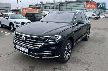 Внедорожник / Кроссовер Volkswagen Touareg 2018 в Киеве