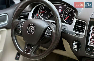 Позашляховик / Кросовер Volkswagen Touareg 2011 в 