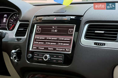 Позашляховик / Кросовер Volkswagen Touareg 2011 в 