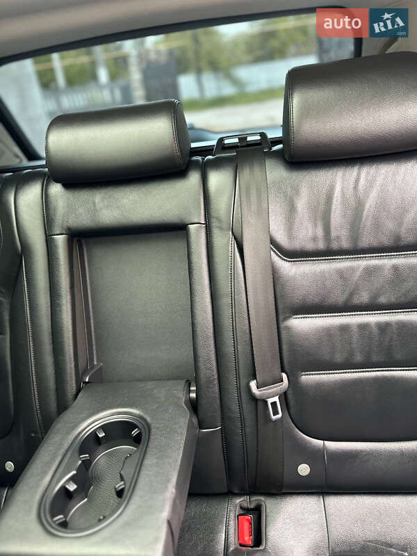 Позашляховик / Кросовер Volkswagen Touareg 2014 в Одесі