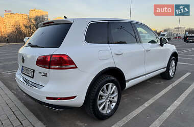 Позашляховик / Кросовер Volkswagen Touareg 2014 в 