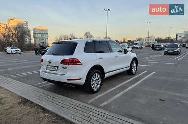 Позашляховик / Кросовер Volkswagen Touareg 2014 в 