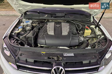 Позашляховик / Кросовер Volkswagen Touareg 2014 в 