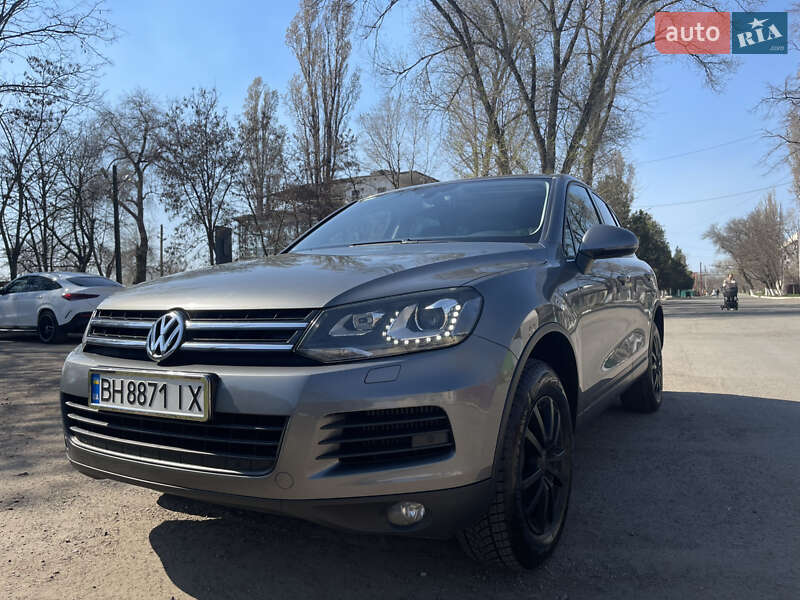 Внедорожник / Кроссовер Volkswagen Touareg 2013 в Рени