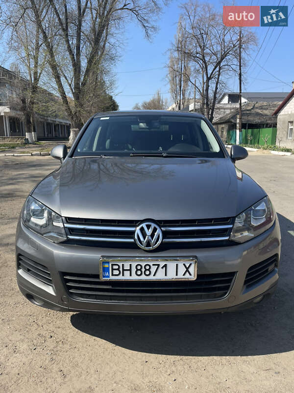 Внедорожник / Кроссовер Volkswagen Touareg 2013 в Рени