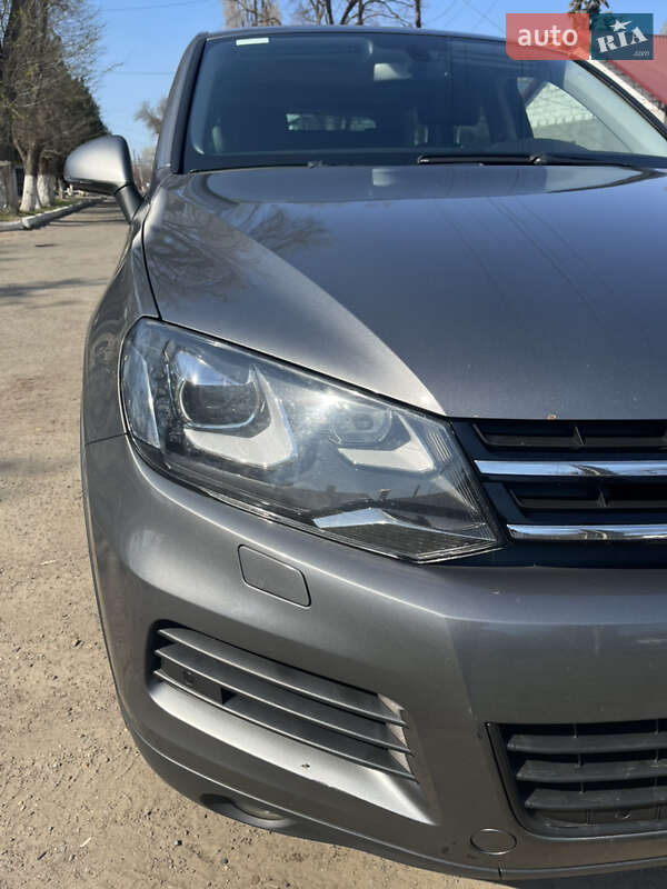 Внедорожник / Кроссовер Volkswagen Touareg 2013 в Рени