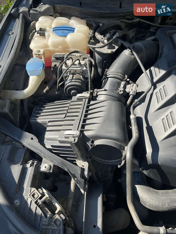 Внедорожник / Кроссовер Volkswagen Touareg 2013 в Рени