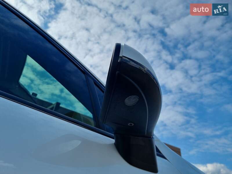 Внедорожник / Кроссовер Volkswagen Touareg 2015 в Днепре