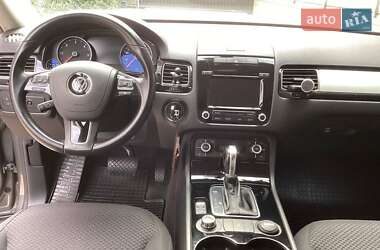 Внедорожник / Кроссовер Volkswagen Touareg 2013 в 