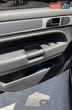 Внедорожник / Кроссовер Volkswagen Touareg 2006 в 