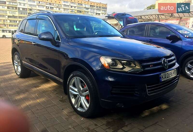 Внедорожник / Кроссовер Volkswagen Touareg 2012 в 
