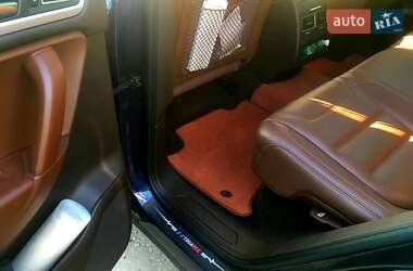 Внедорожник / Кроссовер Volkswagen Touareg 2012 в 
