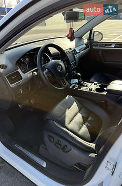 Внедорожник / Кроссовер Volkswagen Touareg 2012 в 