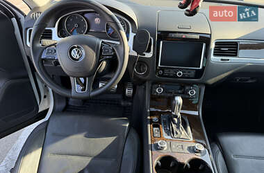 Внедорожник / Кроссовер Volkswagen Touareg 2012 в 