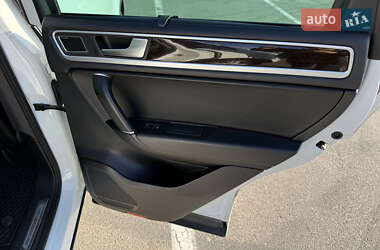 Внедорожник / Кроссовер Volkswagen Touareg 2012 в 