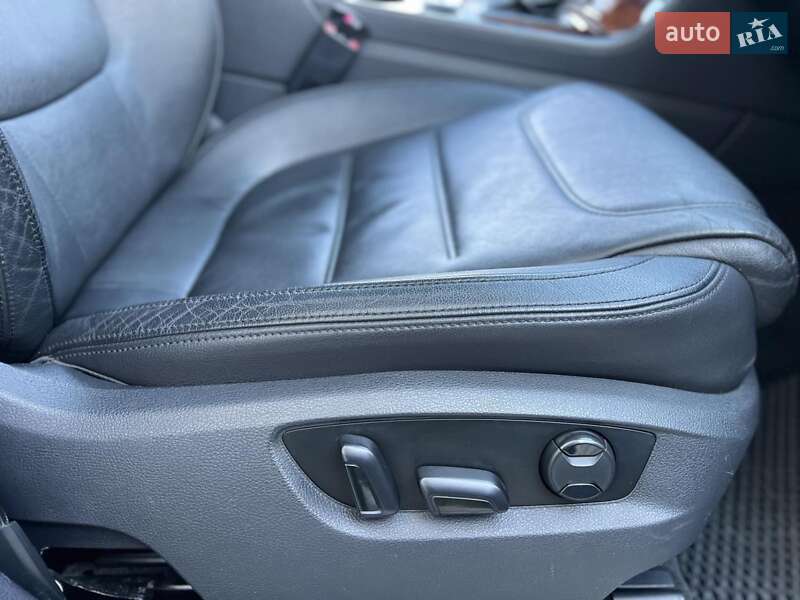 Позашляховик / Кросовер Volkswagen Touareg 2011 в Чернівцях