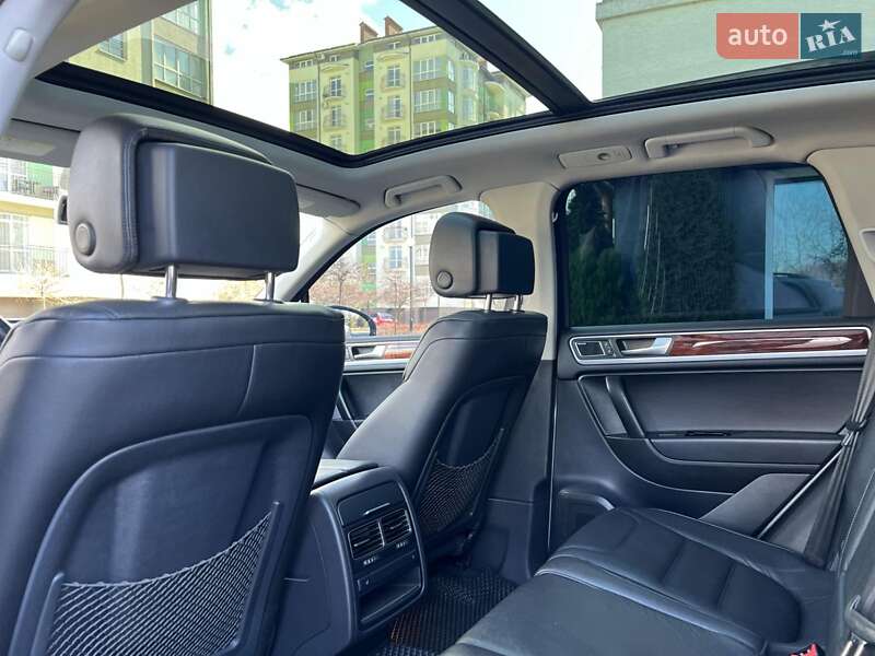 Позашляховик / Кросовер Volkswagen Touareg 2011 в Чернівцях