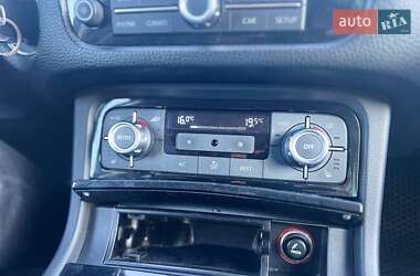 Позашляховик / Кросовер Volkswagen Touareg 2011 в 
