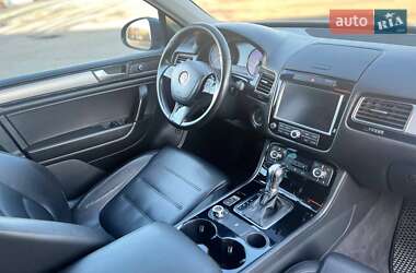 Позашляховик / Кросовер Volkswagen Touareg 2011 в 
