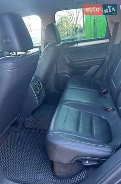 Позашляховик / Кросовер Volkswagen Touareg 2011 в 