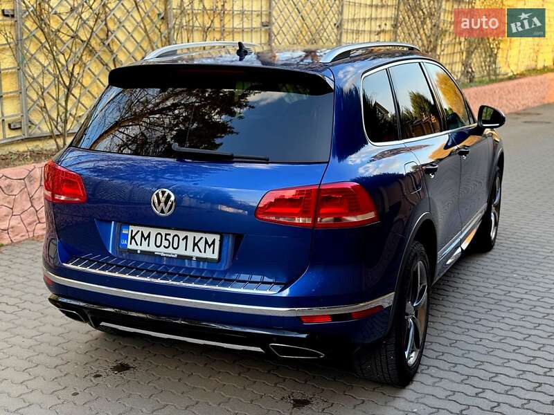Внедорожник / Кроссовер Volkswagen Touareg 2015 в Хмельницком