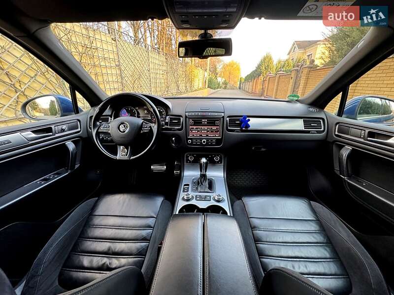 Внедорожник / Кроссовер Volkswagen Touareg 2015 в Хмельницком